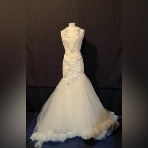 St. Pucchi, 472, 6 Avine Perucci, Ivory Gown Halrer Neck Red Ruby Beads NWOT